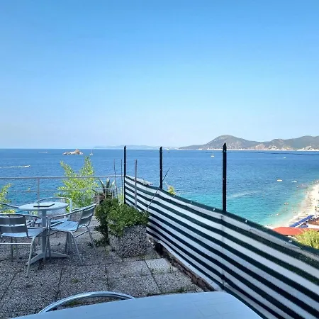 Lägenhet La Terrazza Sulle Ghiaie - Goelba